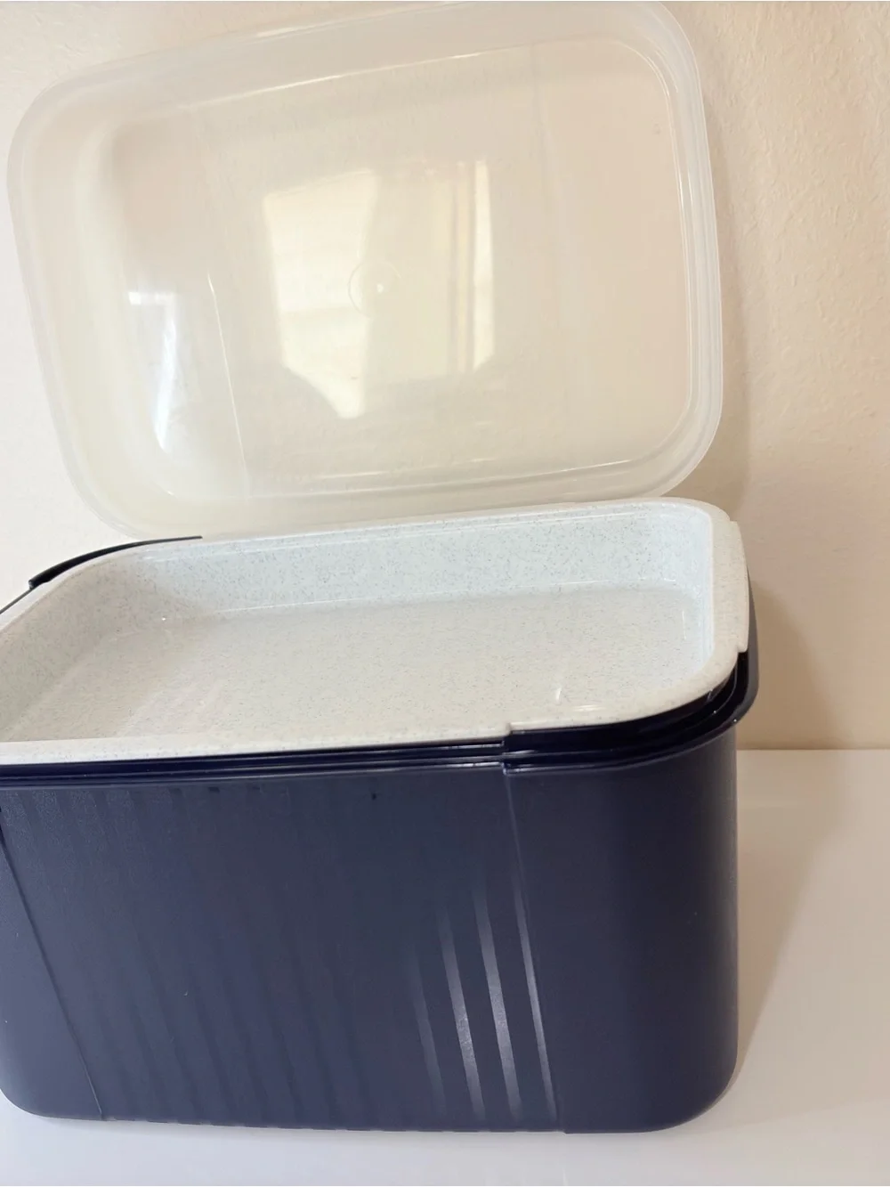 Tupperware Storz-A-Lot / Multi-Keeper Container Dark blue whiteTray & Clear Lid.